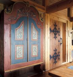 Skap og dør hos Kari og Trygve Ruud, Nesodden. Nye Bonytt 19