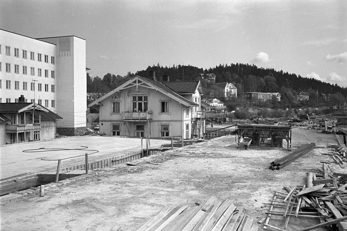 Bygging av E-18 forbi Sandvika, Bærum. (Tidl. Riksvei 40).
Fotografert 1964.