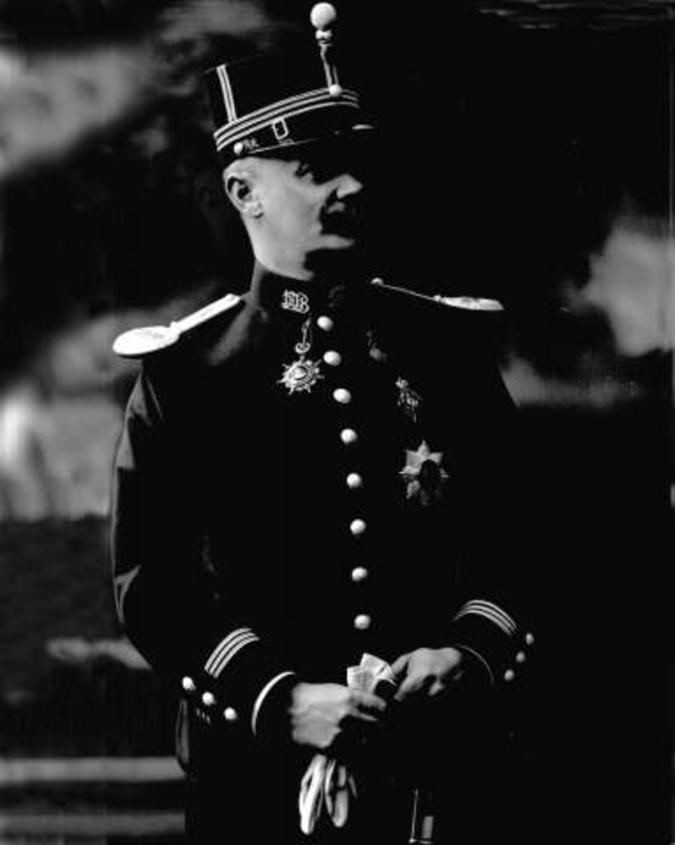Portrett, Karl Ingvar Nandrup, født 1864, i uniform som kaptein ved infanteriet som reglementert fra 1894 til 1910.