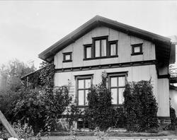 Hus og hage. Ottesens villa i Bestum.