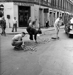 Bybilde. Poteter i gata, Oslo 1956.
