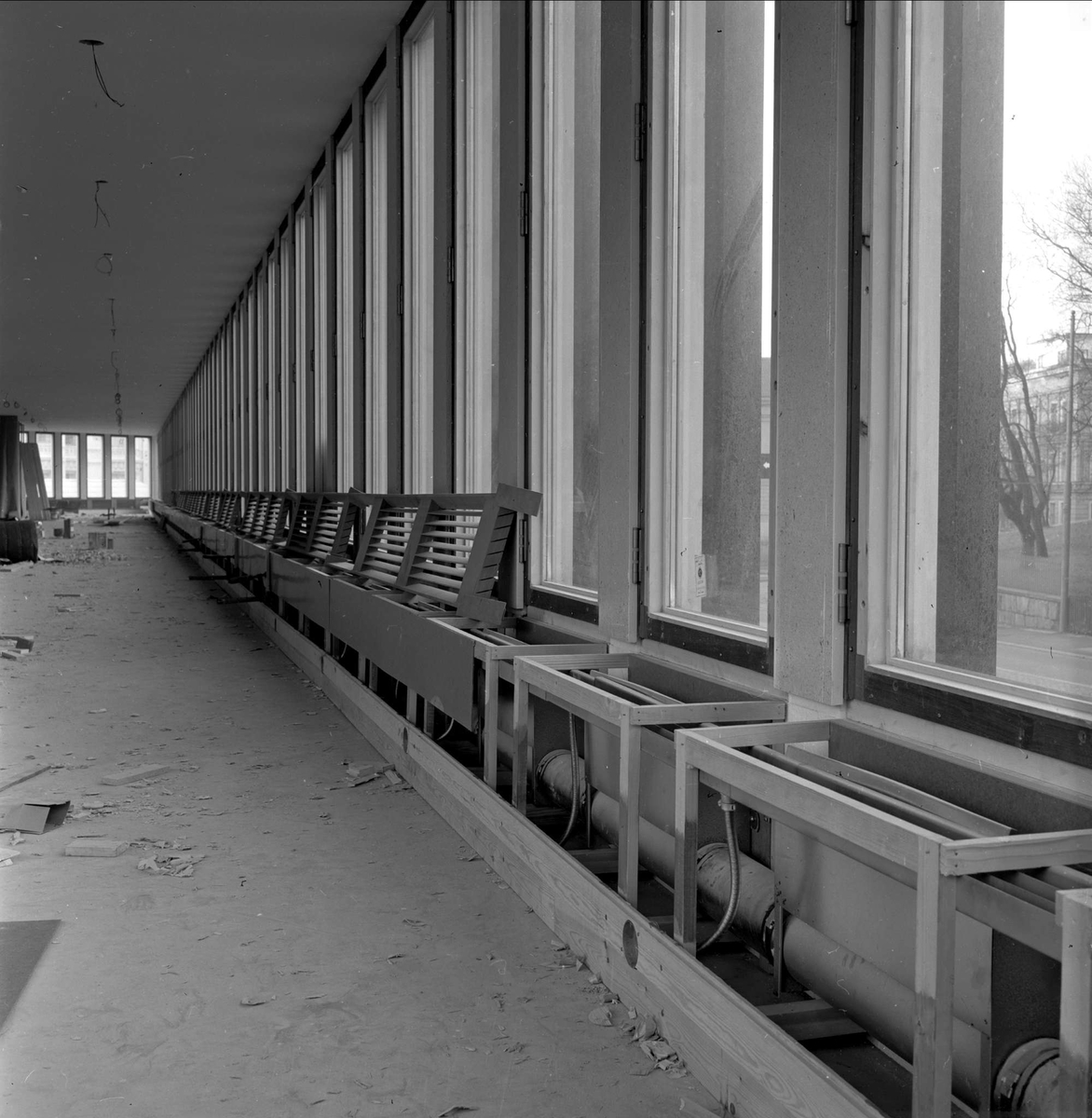 Varmeanlegg installert i kontorbygg tilhørende Den amerikanske ambassade, Oslo, antatt mars, 1959.
