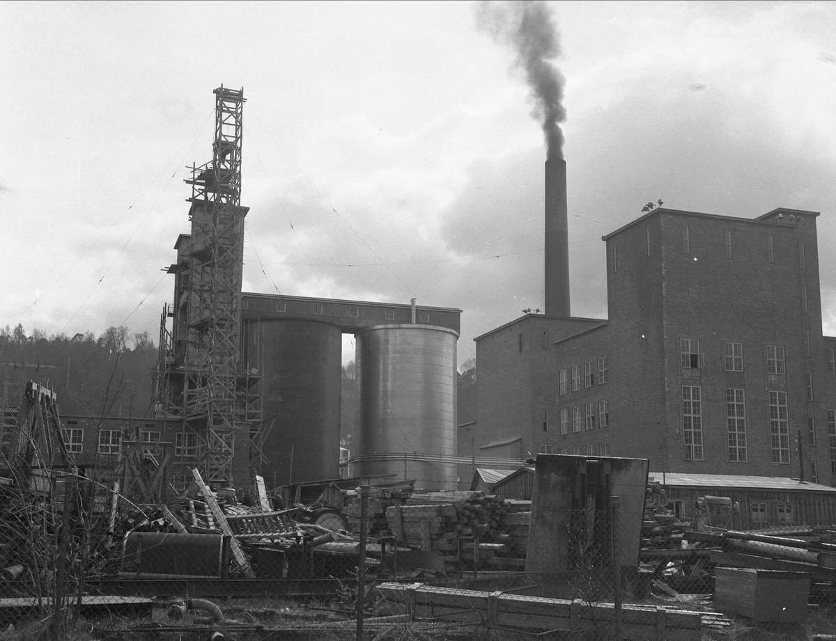 Saugbruksforeningen i Halden, 21.05.1955. Papirindustri. Industribygninger.