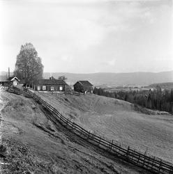 Sørkedalen, Oslo, oktober 1958. Landskap og gårdsbruk.