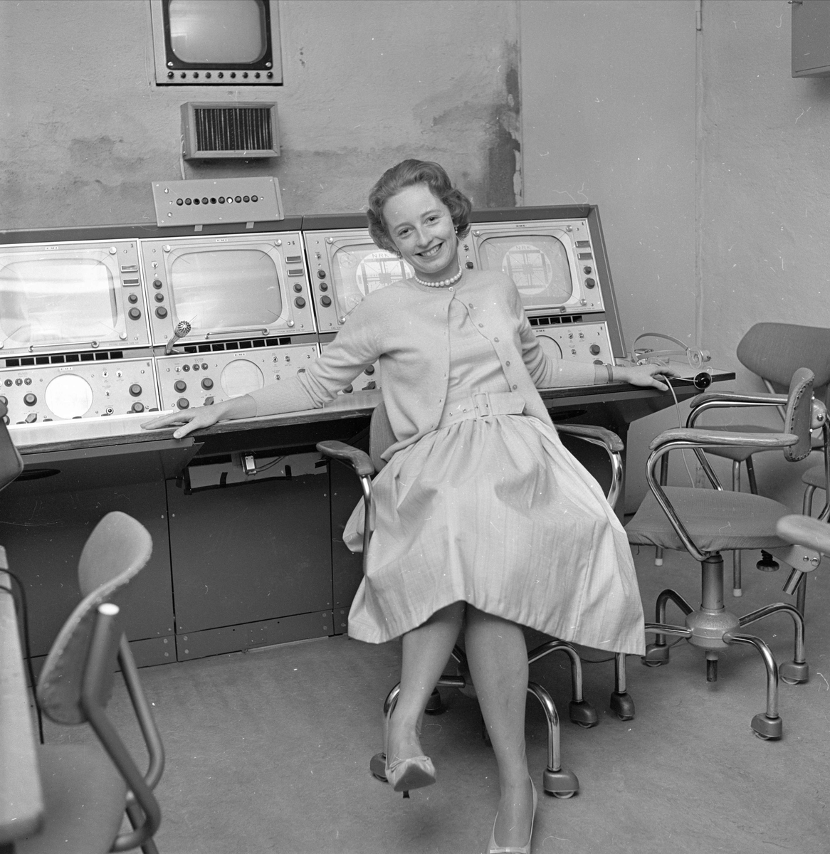 Oslo, 30.06.1962, Fjernsynet, kvinner i arbeid bak skjermen.