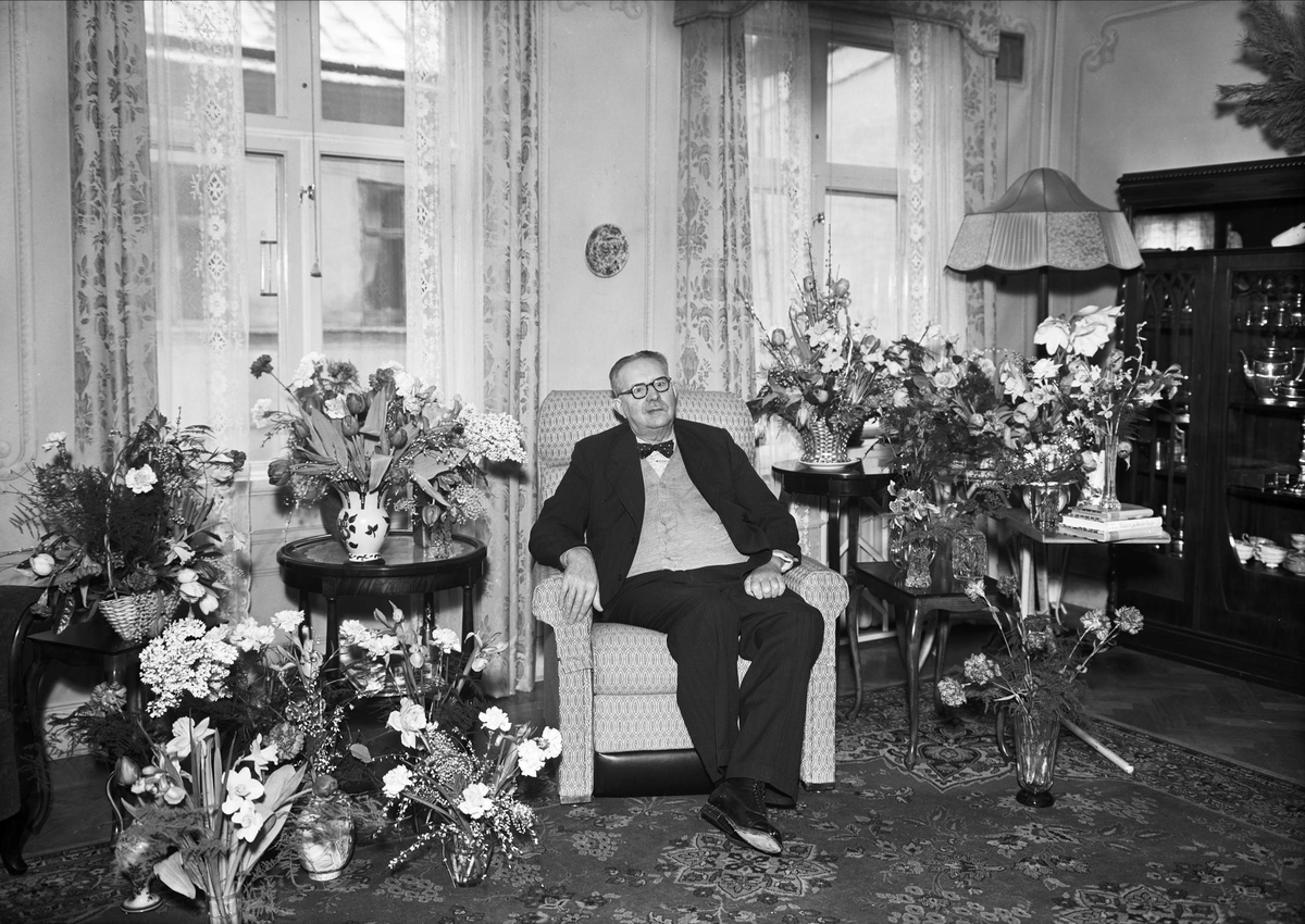 Födelsedagsporträtt - urmakare Andersson, Svartbäcksgatan, Uppsala januari 1953