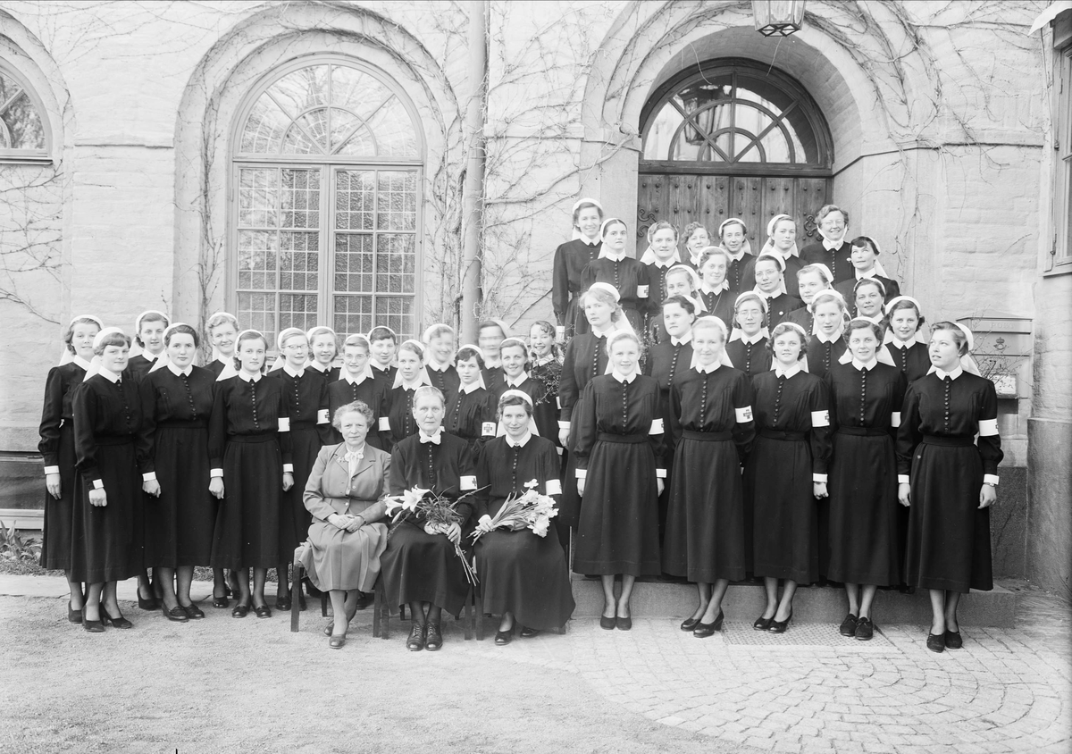 Grupporträtt - sjuksköterskor med Elisabeth Dillner, Akademiska sjukhuset, Uppsala 1953