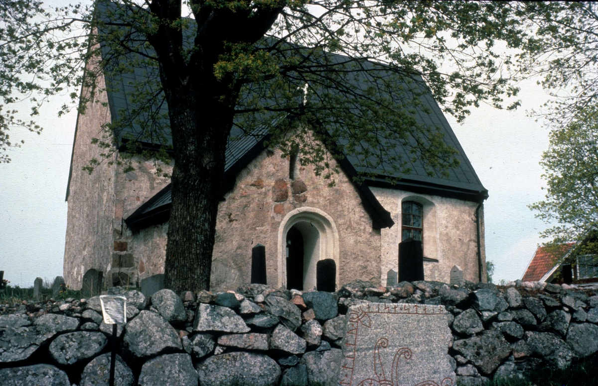 Angarns kyrka, Uppland 1981