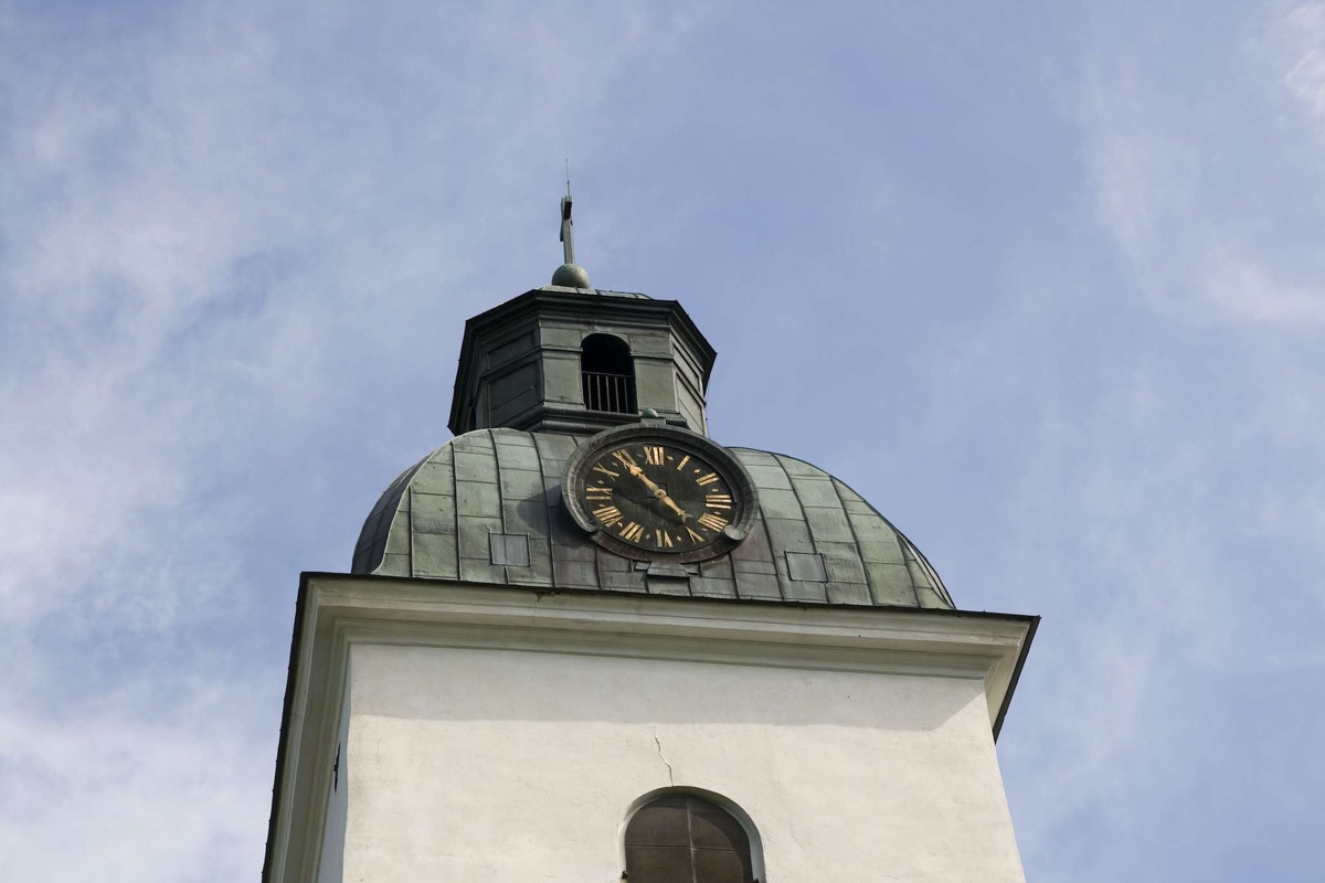 Alunda kyrka, Alunda socken, Uppland. Tornet vars tak kröns av en lanternin.  
