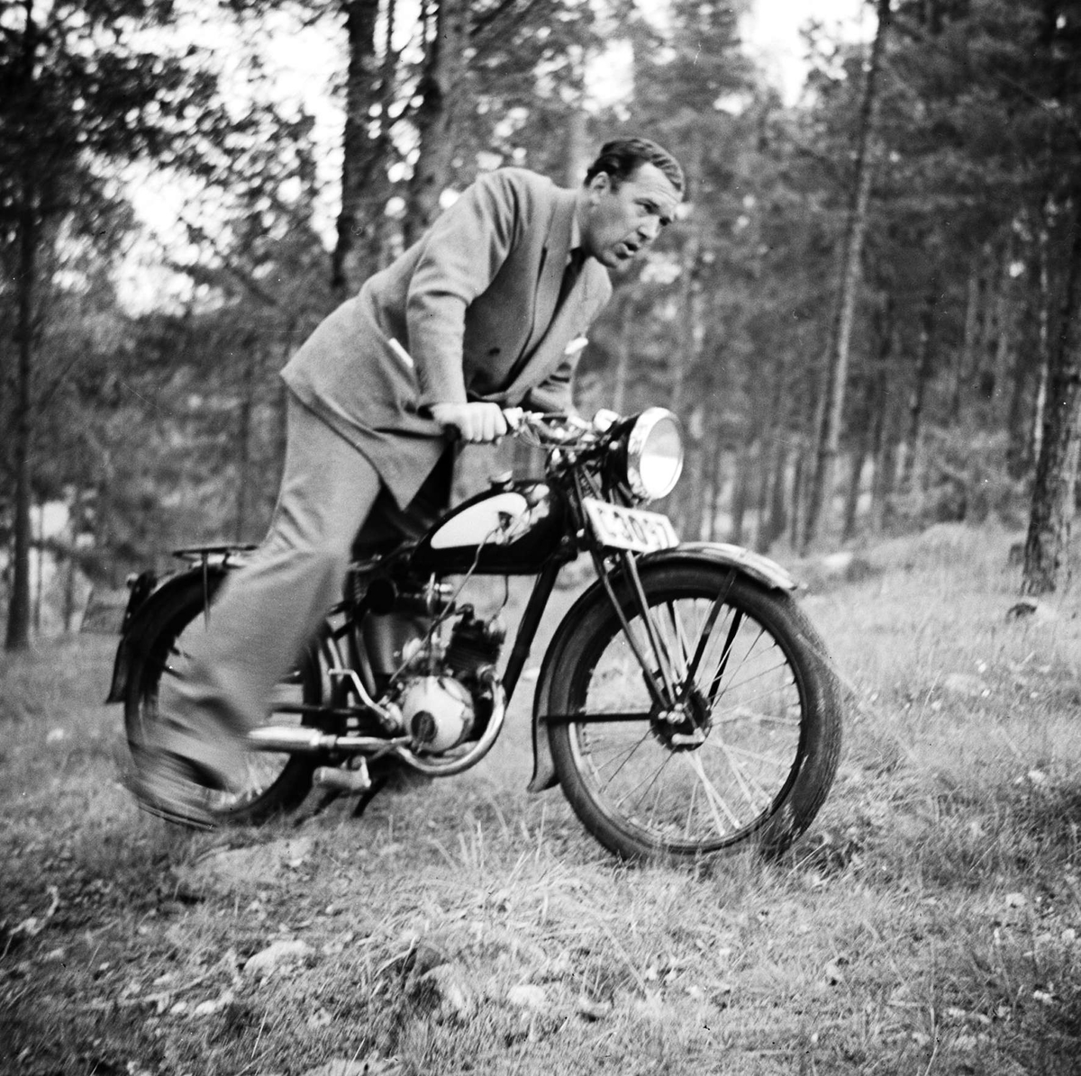 Prins Bertil på motorcykel, Uppland