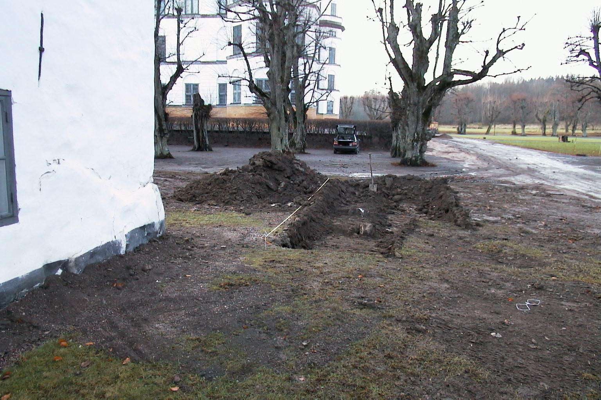 Arkeologisk schaktningsövervakning, Stenhuset, Skokloster, Skoklosters socken, Uppland 2001