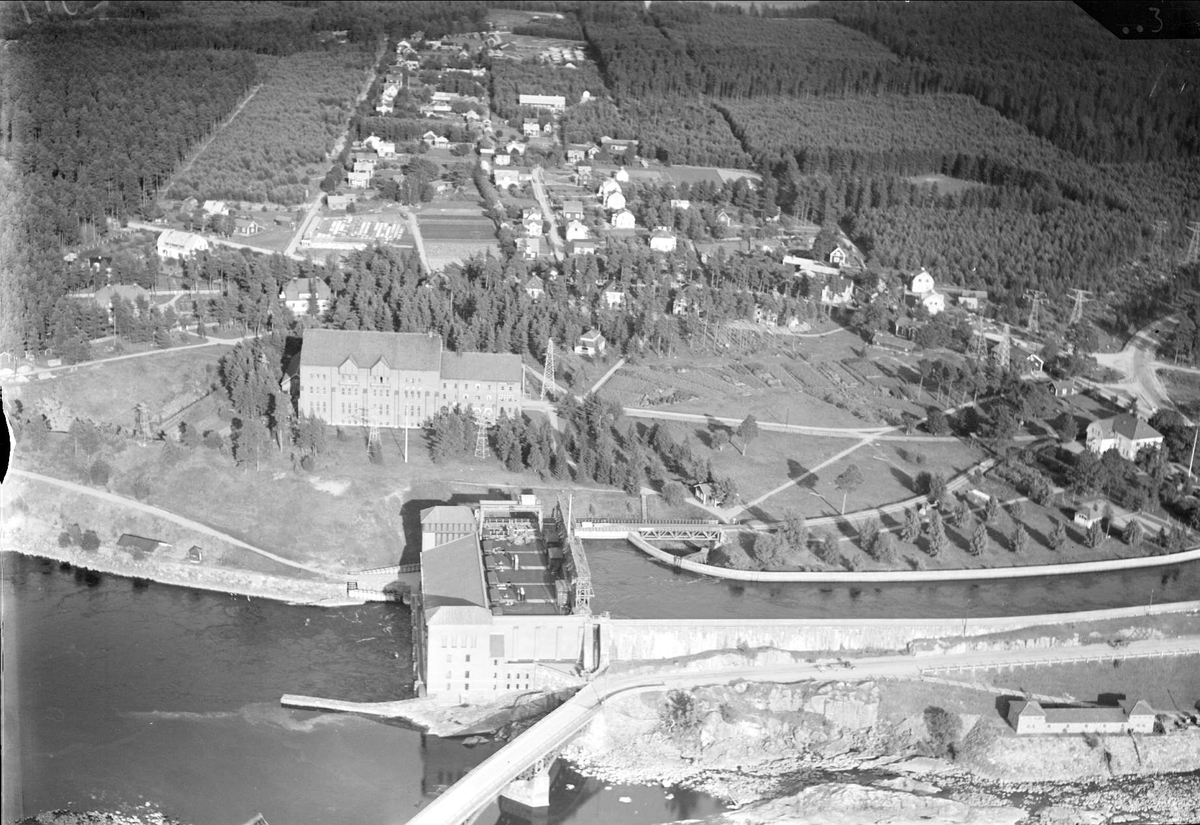 Flygfoto över Älvkarleby och Älvkarleby vattenkraftverk, Älvkarleby socken, Uppland 1936