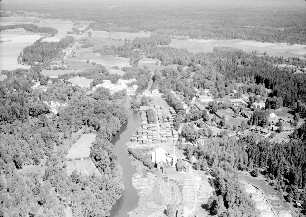 Flygfoto över Strömsbergs bruk, Tolfta socken, Uppland 1947