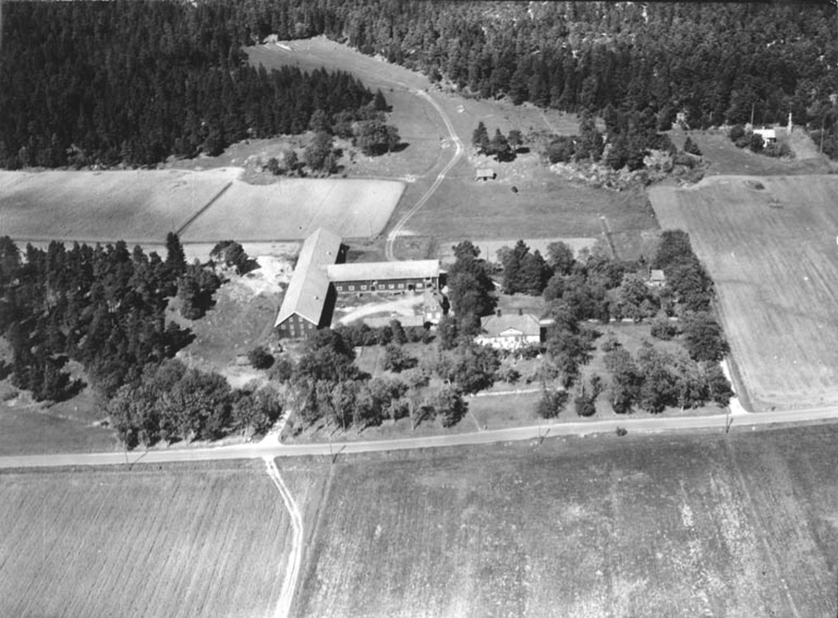 Flygfoto över Stora Almby, Vänge socken, Uppland 1950