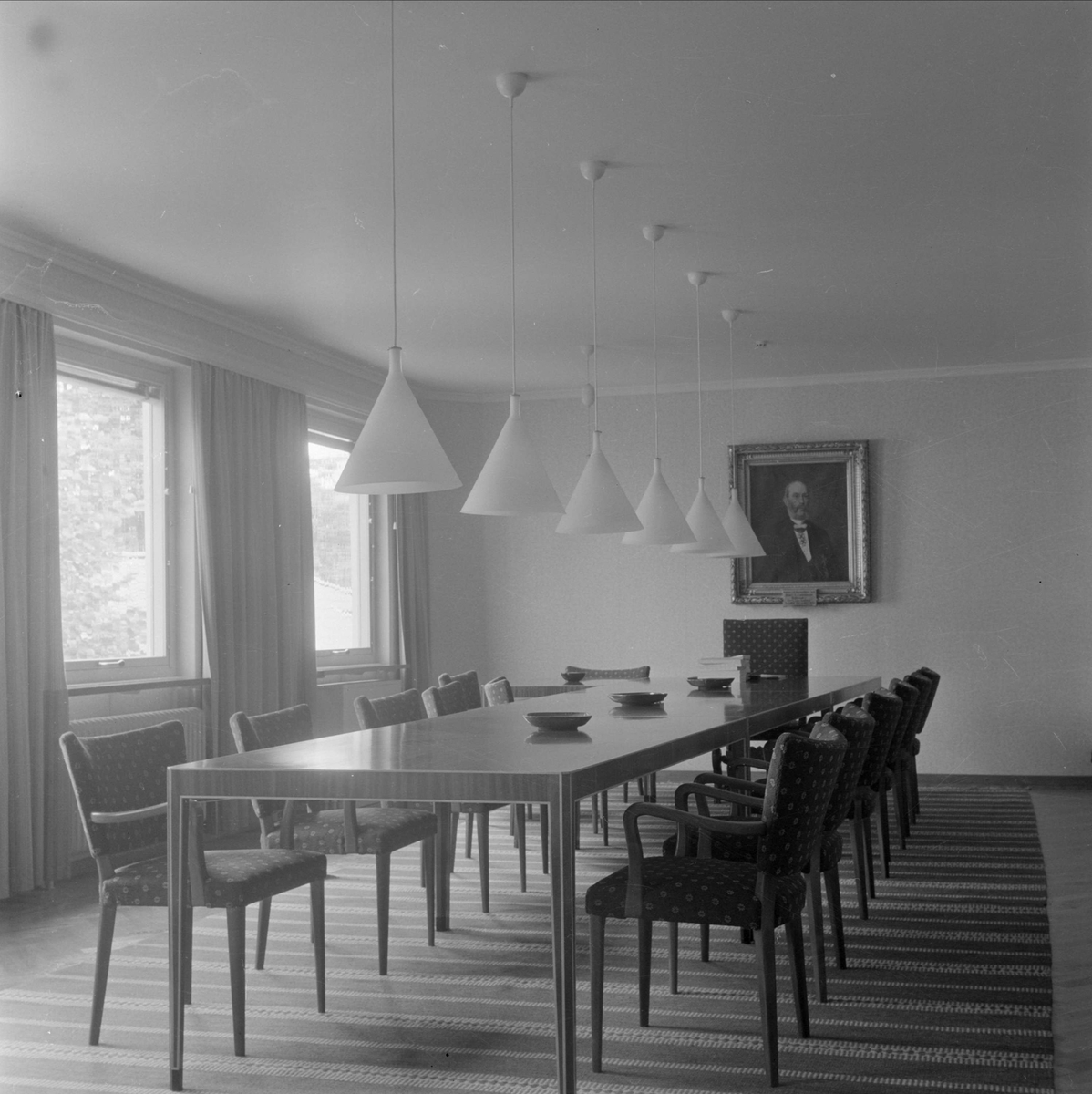 Sammanträdesrum med stolar och bord, sannolikt Uppsala