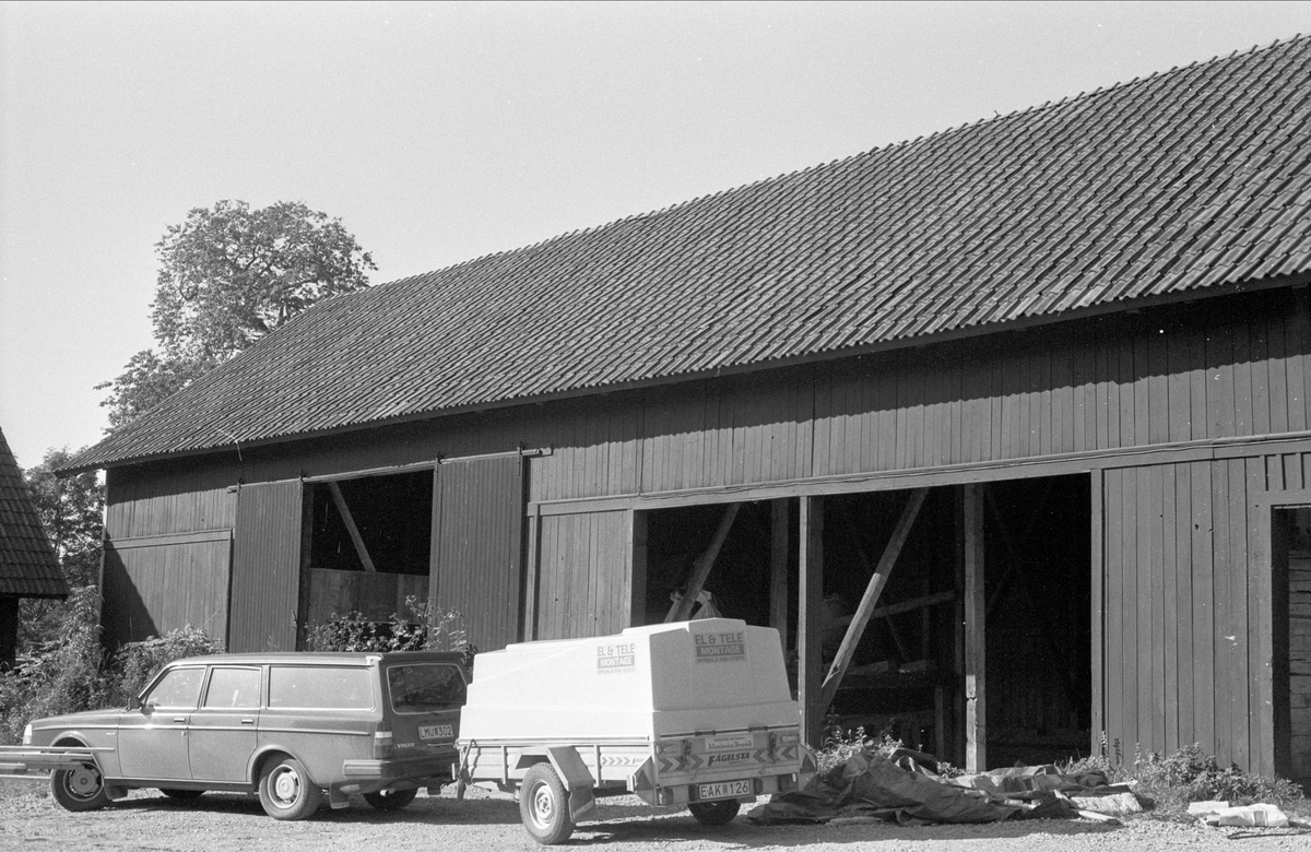 Redskapslider och magasin, Hagby gård, Almunge socken, Uppland 1987