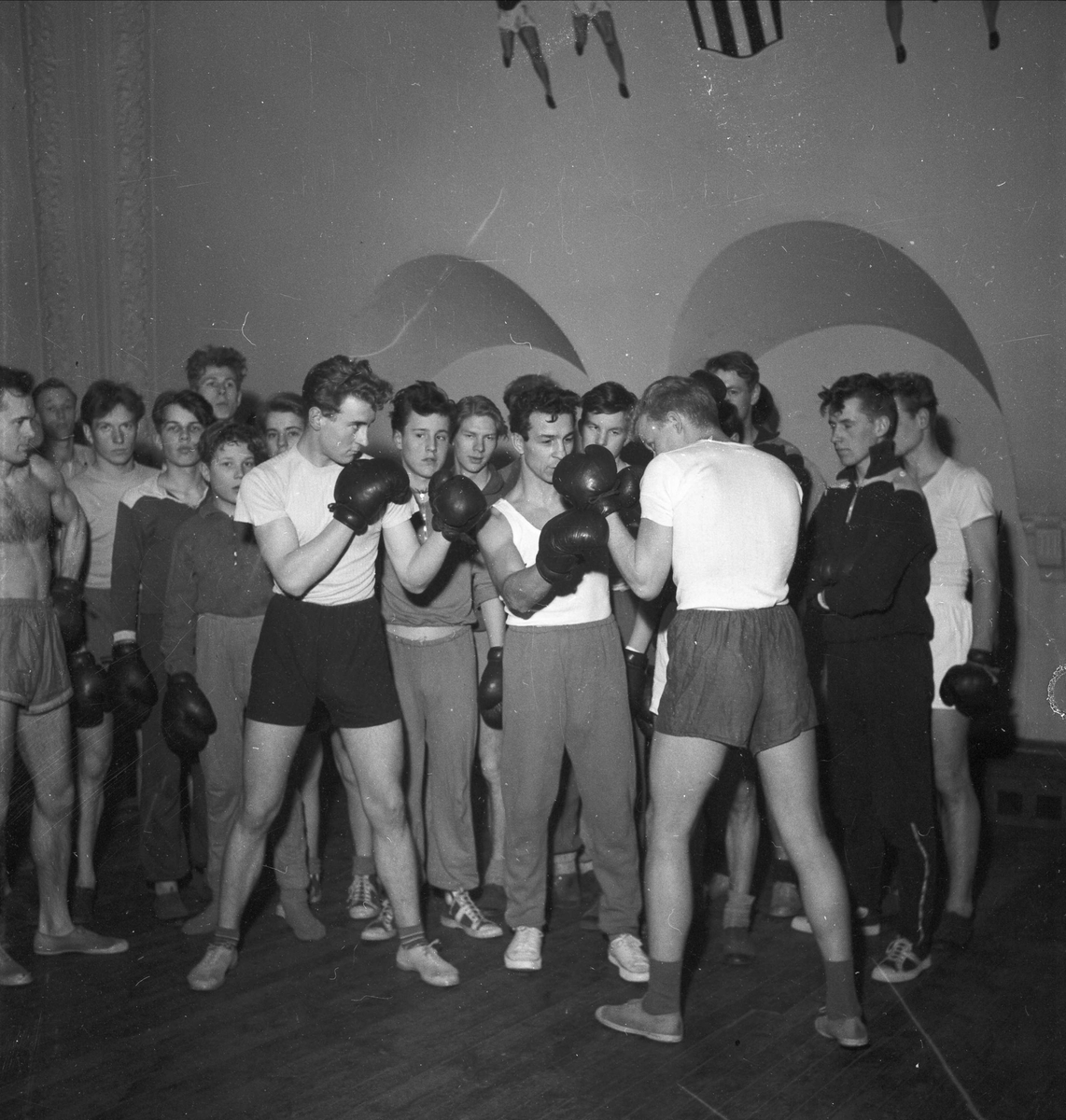 Boxning - instruktion för ungdomar på Bluffen, Uppsala 1954