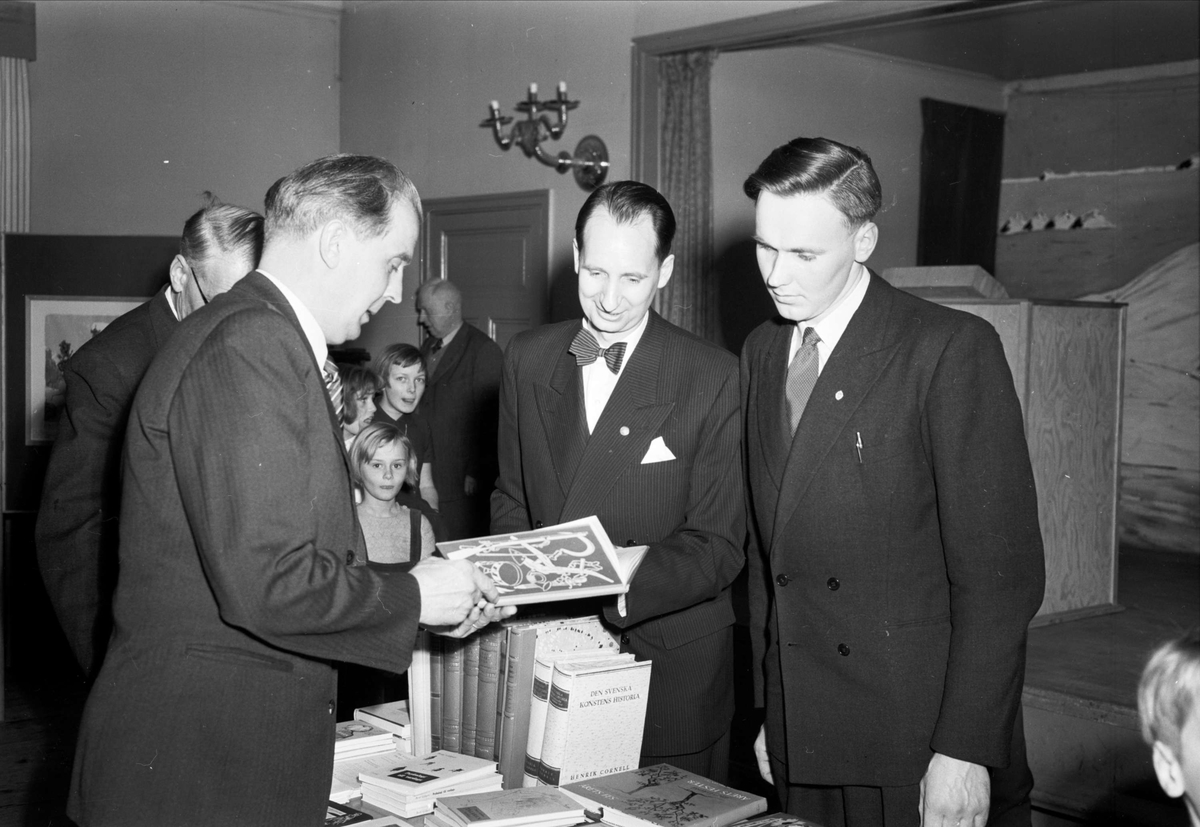 Folkbildningsförbundet har avslutning i Odensala, Uppland 1954
