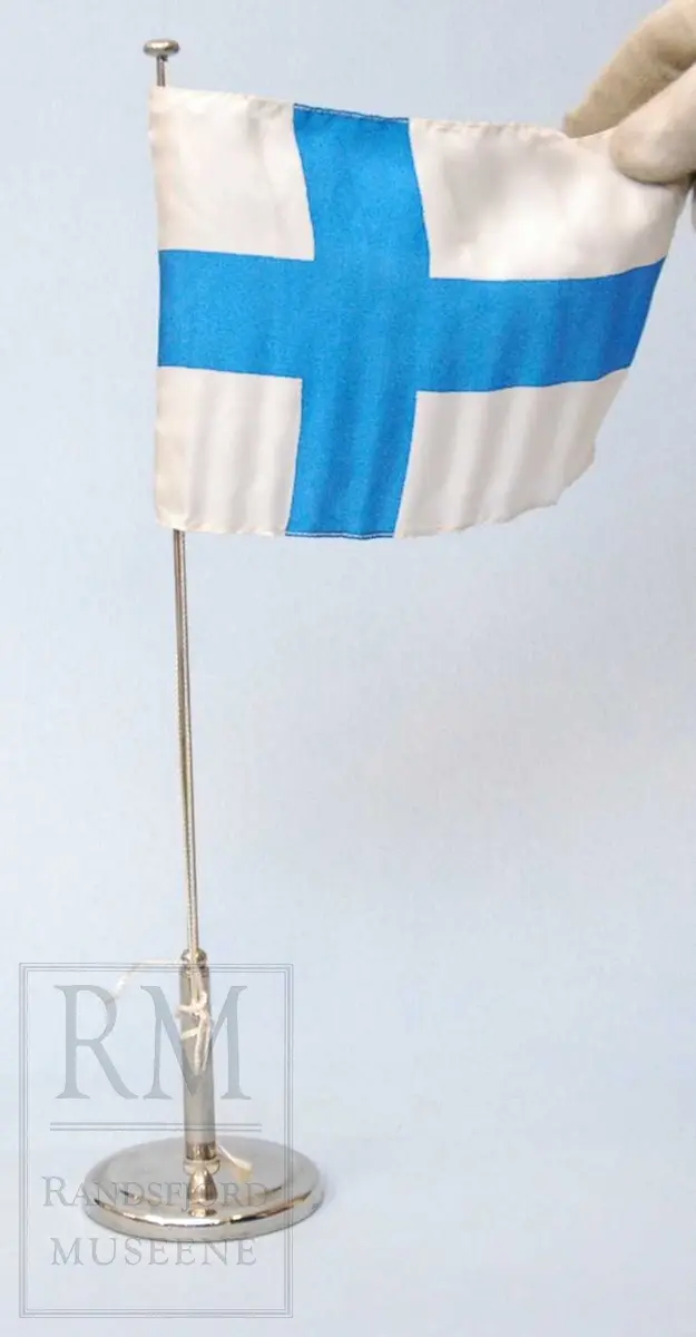 Finsk flagg med fot og stang.