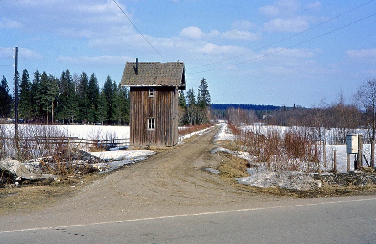 Ved Finstabru stasjon 10 år etter Aurskog-Hølandbanens nedleggelse
