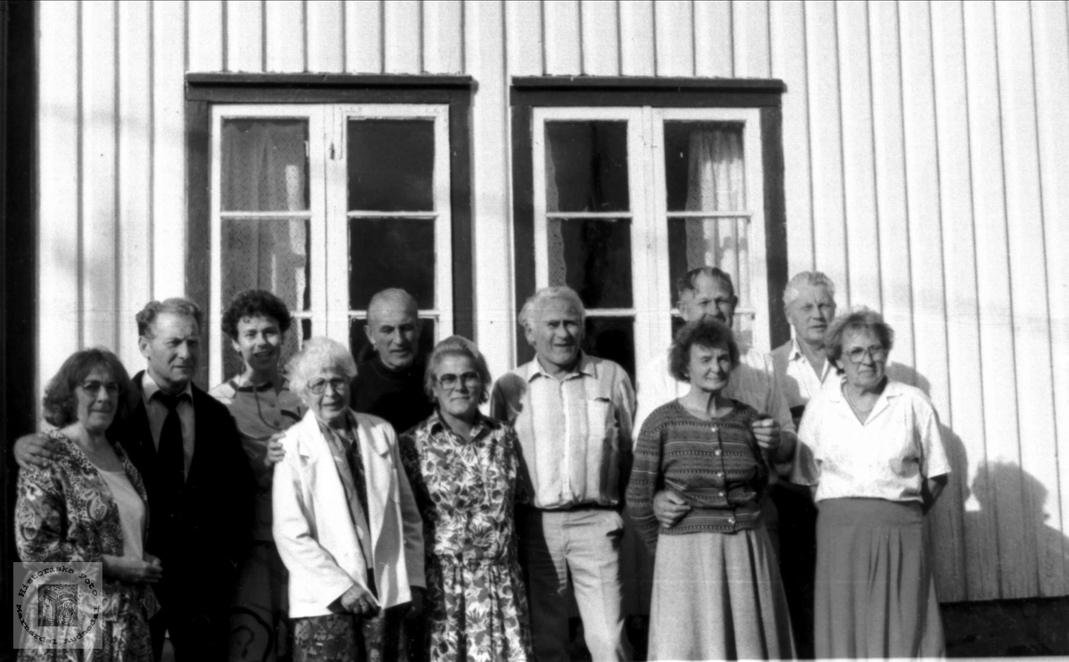 Familiesamling på Volland, Øygarden, tidligere Bjelland, nå Audnedal.