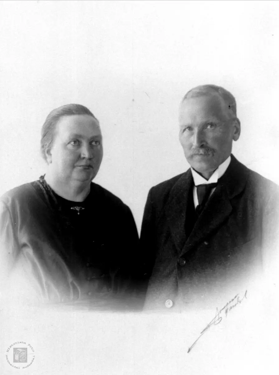 Ekteparet Anna og Askild Fidjestøl, Øyslebø.