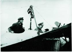 Løytnant Hans Fleischer Dons til venste og kaptein Tank-Niel