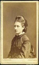 Portrett av ung kvinne