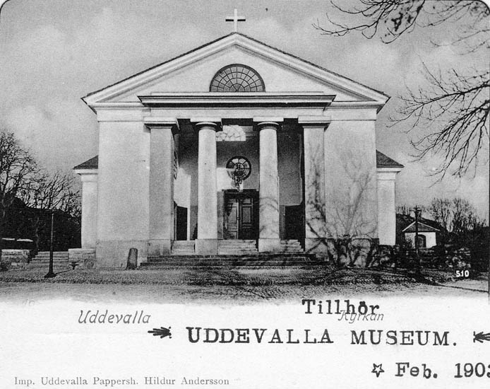 Tryckt text på bilden: "Uddevalla. Kyrkan. " 

"Uddevalla Pappersh. Hildur Andersson."