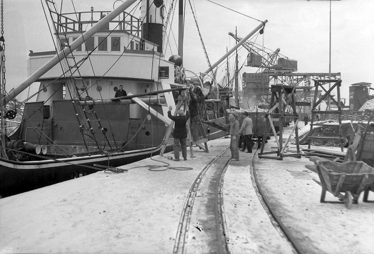 Enligt notering: "Båtar i Hamnen 12/1 1947".