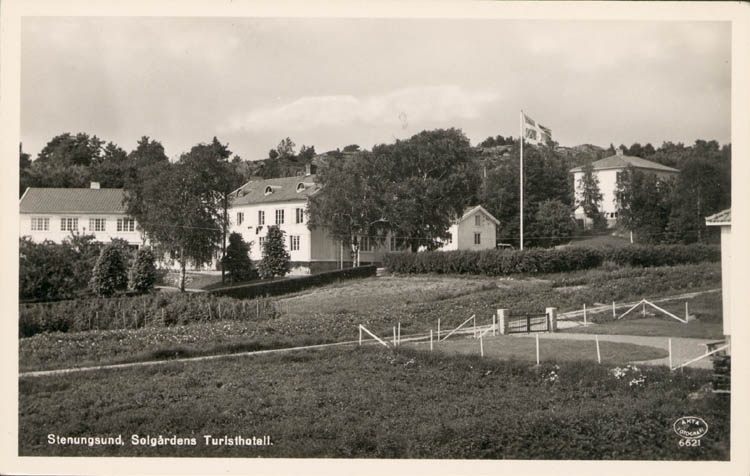 Tryckt text på kortet: "Stenungsund, Solgårdens Turisthotell."