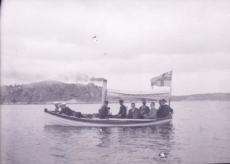 Enligt text som medföljde bilden: "Furunäs (Sundsandvik) E.B. Lyckes ångslup 28/7 1901."
