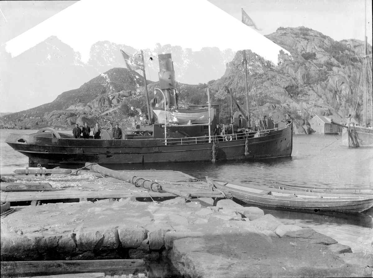 Slepebåten Emanuel, tilhørende Norsk Bjergingskompani, ved kai ved Bradbenken