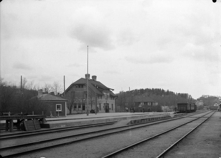 Enligt fotografens noteringar: "L J. station, Munkedal 1929."