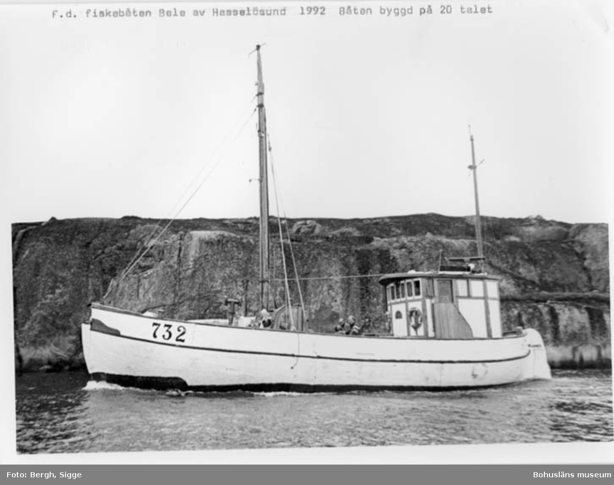 Enligt text på fotot: "F.d. fiskebåten Bele av Hasselösund 1992 Båten byggd på 20 talet".