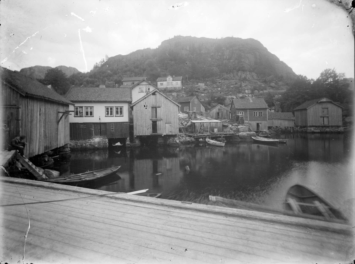 Holmen i Jøssingfjord med hus og naust