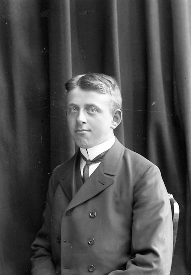 Enligt fotografens journal nr 2 1909-1915: "Stenborg Axel Här".