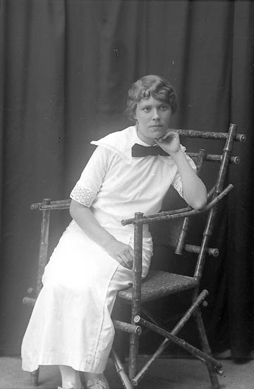 Enligt fotografens journal Lyckorna 1909-1918: "Segerstedt, Ing. Fr. Ljungskile".
Enligt fotografens notering: "Ingeborg Segerstedt, Ljungskile".