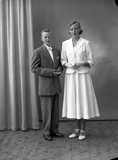 Enligt fotografens journal nr 8 1951-1957: "Andersson, Lennart Näs, Ödsmål".