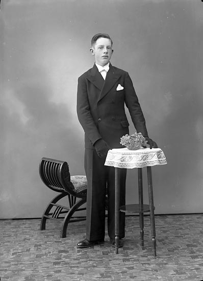 Enligt fotografens journal nr 6 1930-1943: "Andersson, Gerhard Stenung Mellangård".