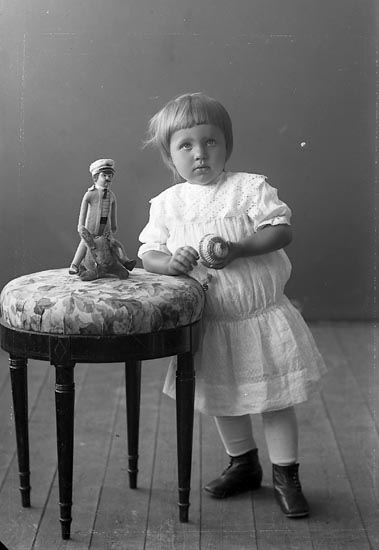 Enligt fotografens journal nr 4 1918-1922: "Jansson, Elsa Brattön".
