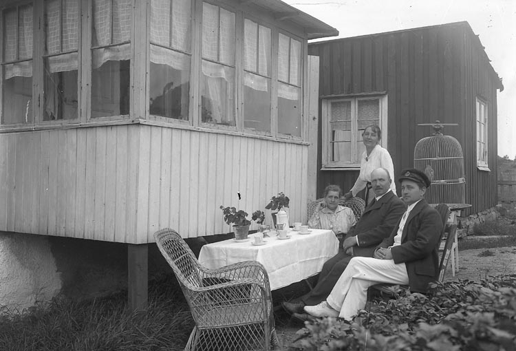 Enligt fotografens journal nr 3 1916-1917: "Thorén, Skådespelare Här".