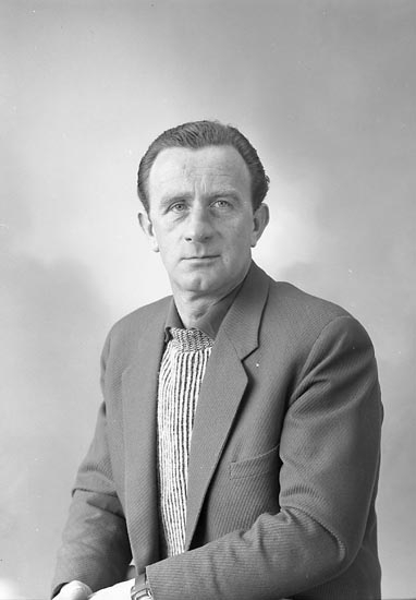 Enligt fotografens journal nr 9 1958-: "Abrahamsson, Herr Gunnar Stenungsund".