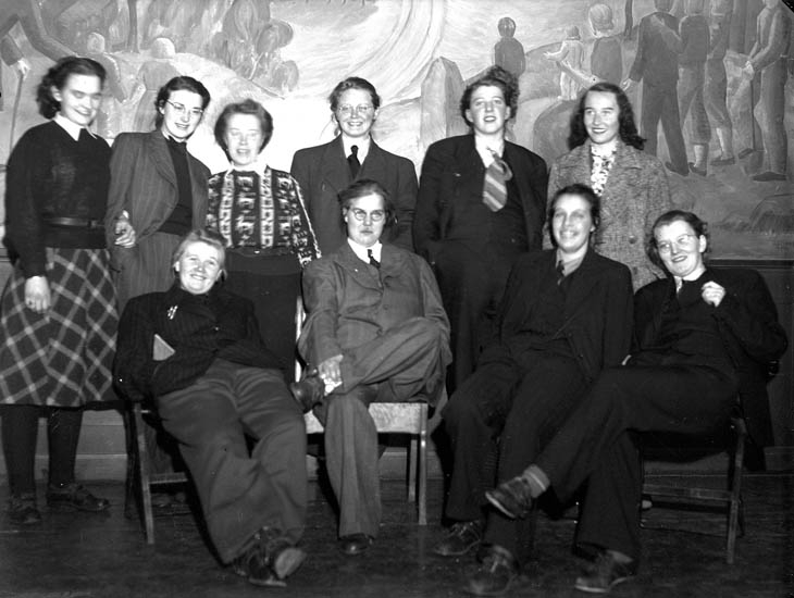 Text till bilden:"Gruppbild. V. U. Skolan 21/2 1942".