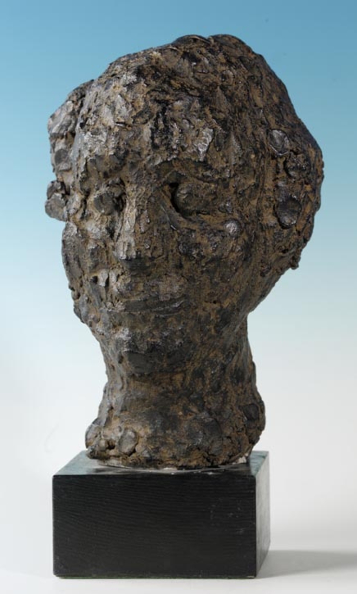 Kvinnohuvud [Skulptur]