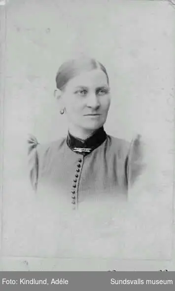 Holmberg, Eleonora, mor till Georg Holmberg, som gifte sig med Vivstavarvsflickan Nordin