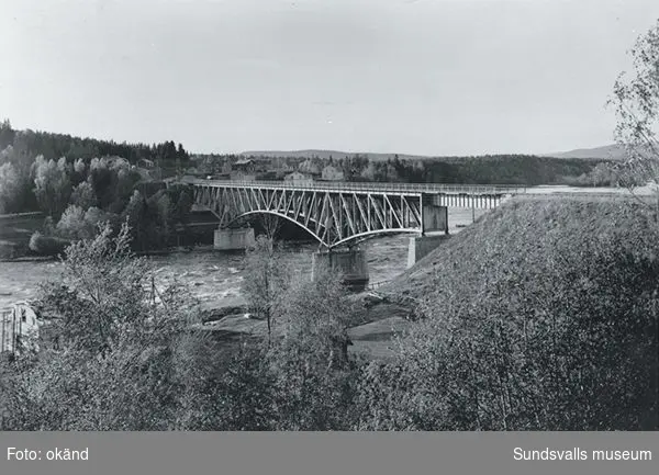 Järnvägsbron över Indalsälven i Bergeforsen.