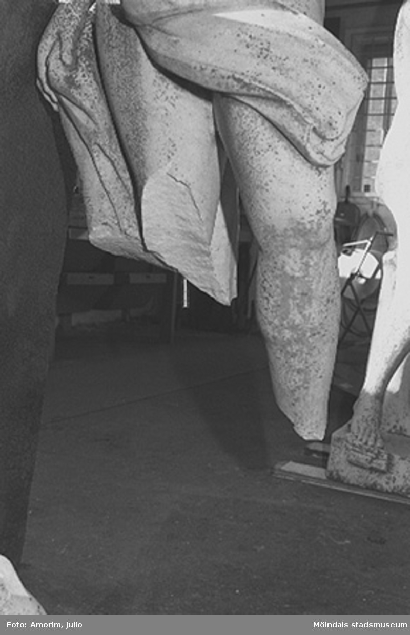 Dokumentation av skador och lagning av skulpturer Bacchus och Flora efter sönderslagningen 1993.
