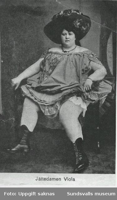"Jättedamen Viola", som uppträdde på cirkus i Sundsvall.