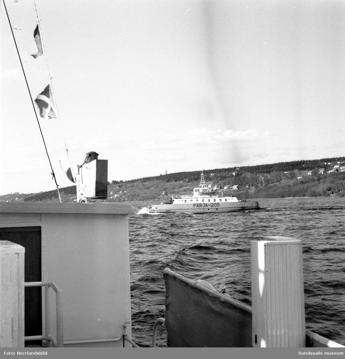 Rundtur Alnö runt med passagerarbåten Aramis. Under resan bjuds passagerarna även på musikunderhållning.